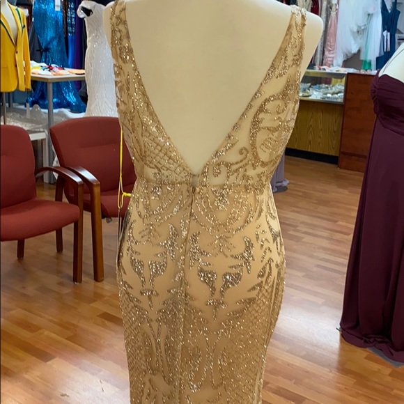 ⭐️SOLD⭐️ gold sparkly prom dress - Picture 5 of 8